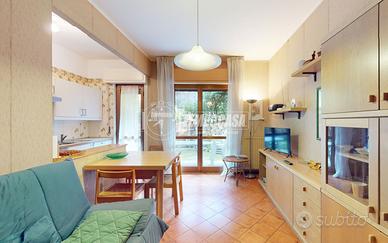 LUMINOSO TRILOCALE CON AMPIO SPAZIO ESTERNO AD USO