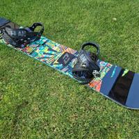 Snowboard con attacchi e scarponi