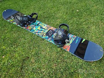 Snowboard con attacchi e scarponi