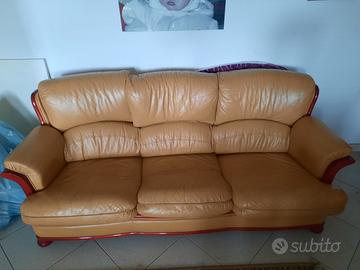 Divano + 2 poltrone  in pelle