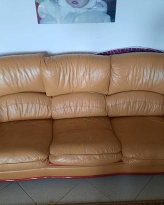 Divano + 2 poltrone  in pelle