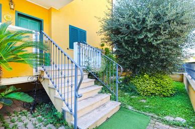 VILLA A SCHIERA A CORROPOLI