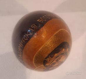 Uovo in legno dipinto