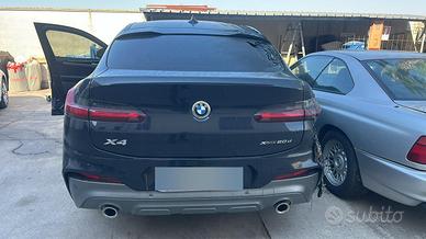 BMW x4 G02 incendiato parzialmente lato passeggero