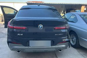 BMW x4 G02 incendiato parzialmente lato passeggero