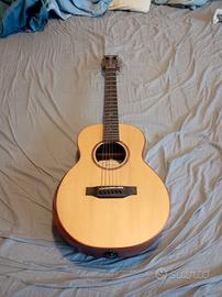 chitarra acustica Crafter da viaggio amplificabile