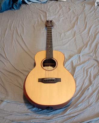chitarra acustica Crafter da viaggio amplificabile