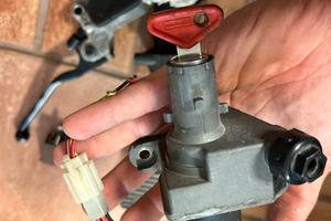 Blocco chiave Piaggio Derby