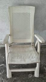 Sedie da giardino e mare