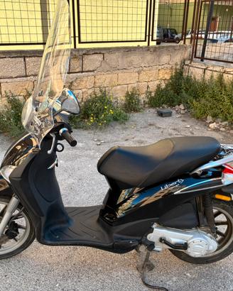 Piaggio Liberty 50 4T nero 17.000 km anno 2010