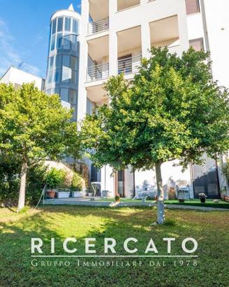 Appartamento di 150 m² con 3 locali e box auto a L