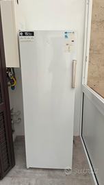 Congelatore verticale Indesit nuovo mai usato!!!!!