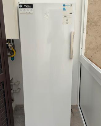 Congelatore verticale Indesit nuovo mai usato!!!!!