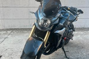 Suzuki gsr 750