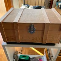 Cassetta in legno con tazze originali nuove