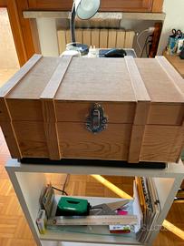 Cassetta in legno con tazze originali nuove