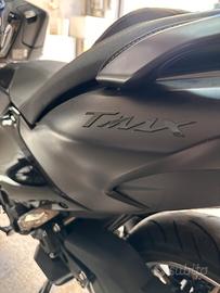 Yamaha tmax tech max black magma 2025