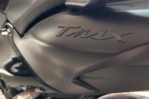 Yamaha tmax tech max black magma 2025