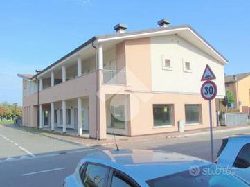 NEGOZIO A BORGOSATOLLO