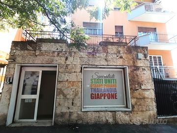 Arco di travertino | locale c/1 di 26 mq | metro a