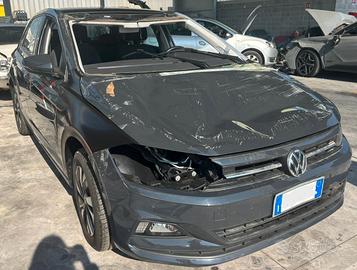 VOLKSWAGEN POLO per ricambi usati