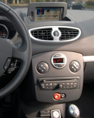 navigatore tom tom clio 3 serie