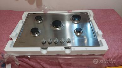 piano cottura Indesit 5 fuochi