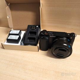 Sony ZV-E10 + obiettivo 16-50mm + kit 2 batterie 