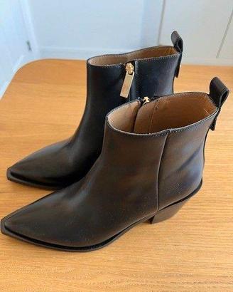 Stivali da donna Hugo Boss.