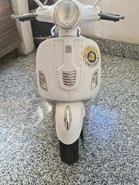 Vespa Piaggio giocattolo elettrica con caricabatt