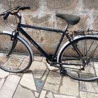Tre diverse bici uomo donna bambino