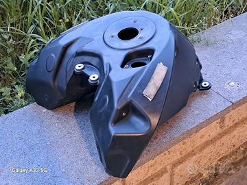 Ktm Duke 690 mod. '17, serbatoio benzina originale