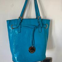 Borsa azzurra acqua di perle