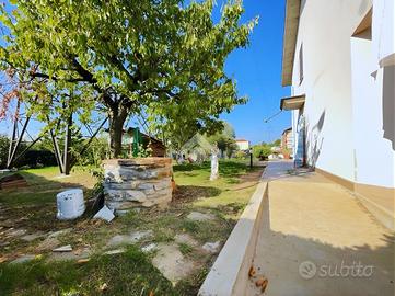 VILLA A SCHIERA D'ANGOLO A DALMINE