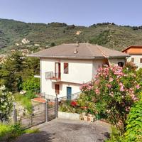 CASA SEMINDIPENDENTE A DIANO ARENTINO