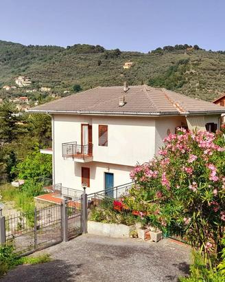 CASA SEMINDIPENDENTE A DIANO ARENTINO
