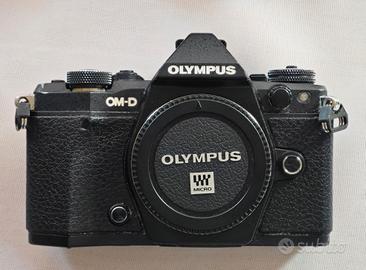 Fotocamera Olympus OM-D E-M5 Mark II  solo corpo