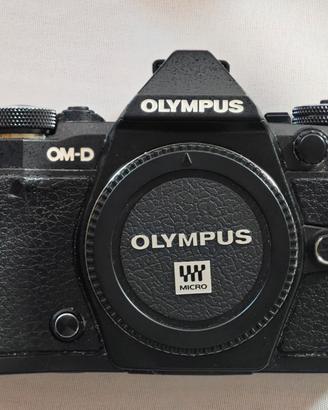 Fotocamera Olympus OM-D E-M5 Mark II  solo corpo