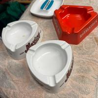 Vecchi posaceneri pubblicitari