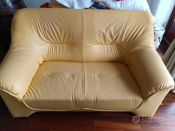 divano in pelle due posti