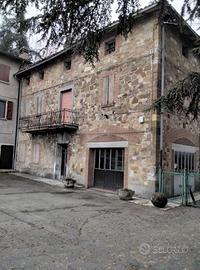 Complesso immobiliare a Viano (RE)