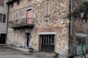 Complesso immobiliare a Viano (RE)