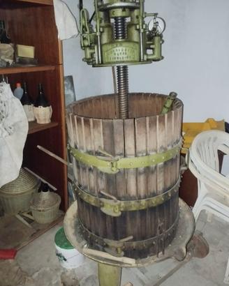 torchio idraulico strettoia per uva