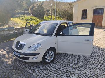 lancia Ypsilon versione platano 