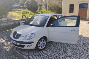 lancia Ypsilon versione platano 