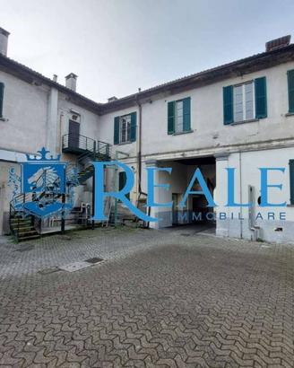 Immobile di 320 m² con più di 5 locali a Magenta
