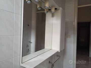 Pensile bagno con specchio e luci