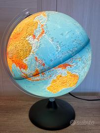 Mappamondo con illuminazione interna