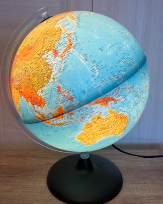 Mappamondo con illuminazione interna
