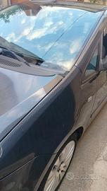 Auto spaziosa dai bassi consumi